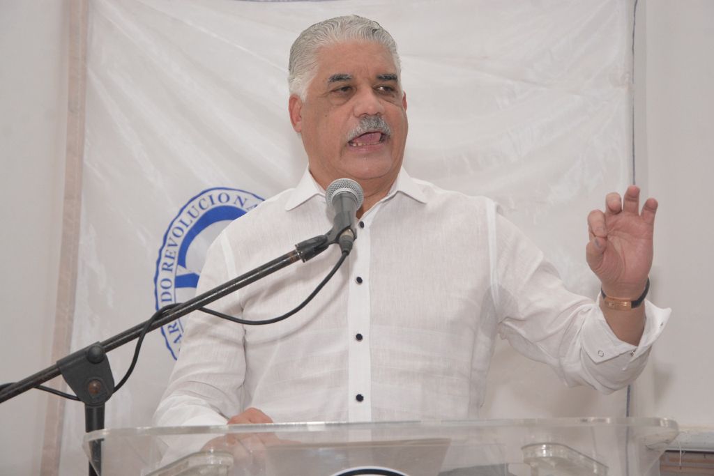 Miguel Vargas juramenta dirigentes PRM – Reanuda con éxito recorrido nacional