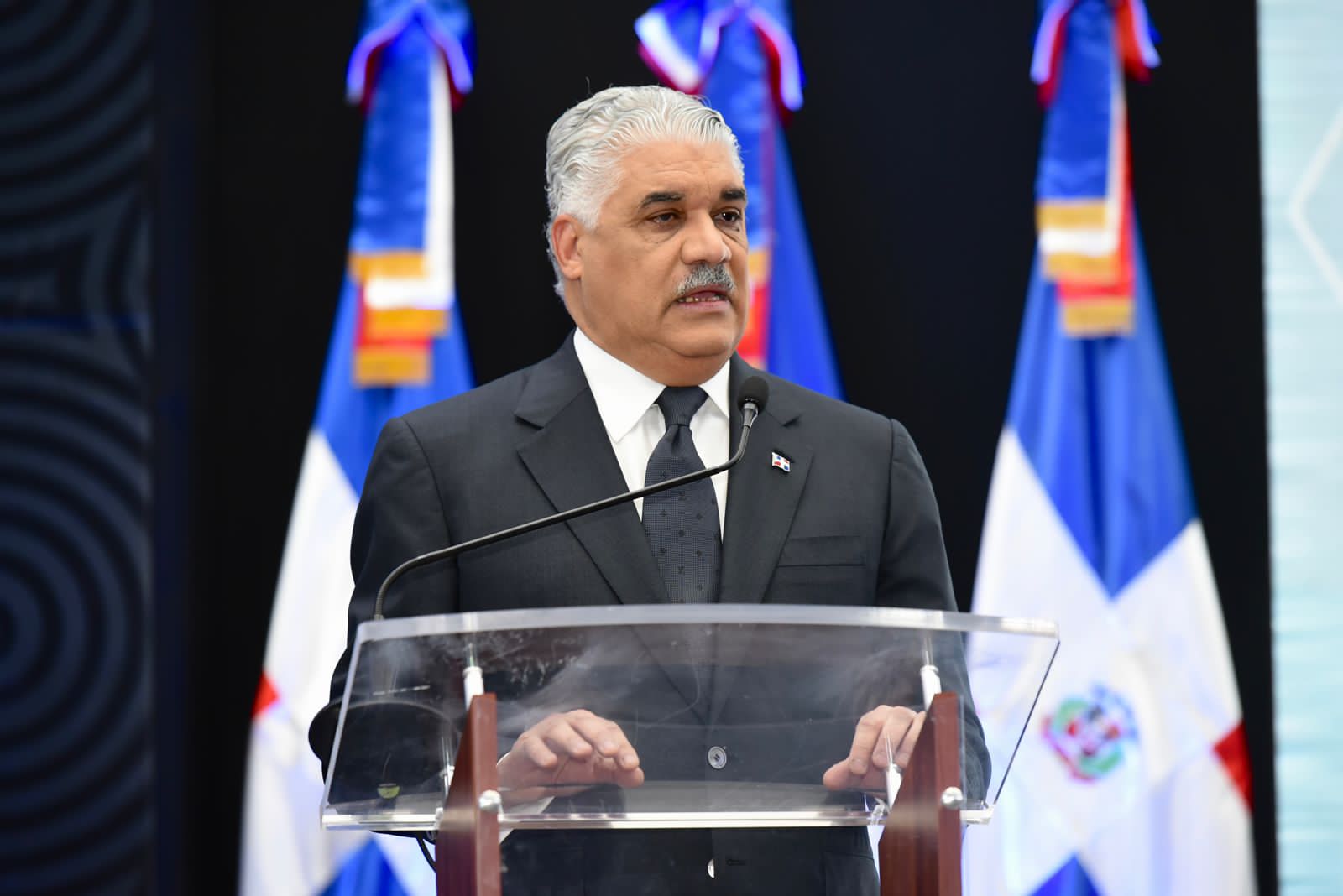 Miguel Vargas y el PRD piden gobierno aclare acuerdo para regularizar haitianos en RD