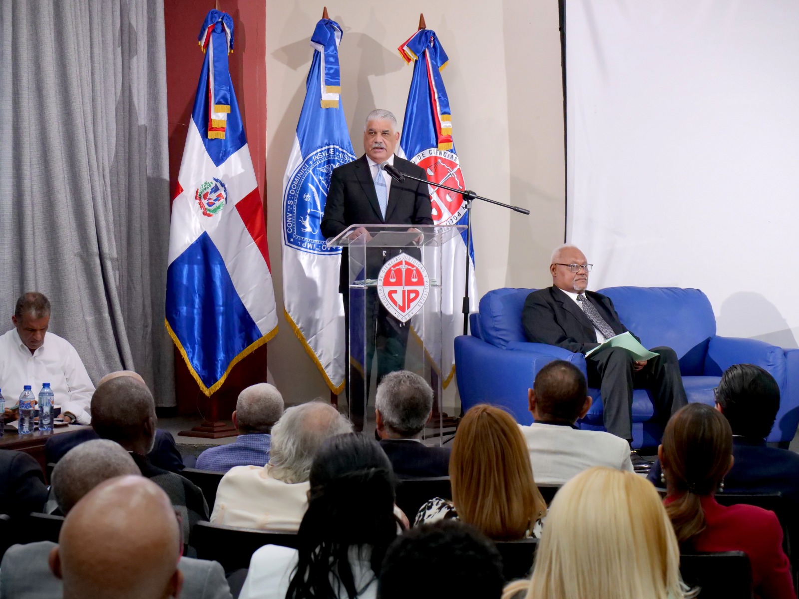 Miguel Vargas: “Reitero convirtamos franja fronteriza en una zona de desarrollo”