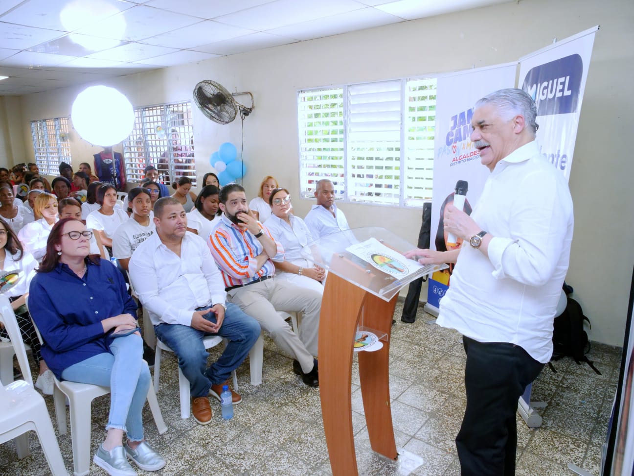 Miguel Vargas juramenta nuevos miembros del PRD en Circunscripción número dos del DN
