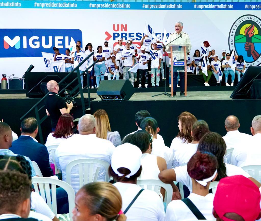 Miguel Vargas: “Es inocultable la intención de aprovechar de forma electorera la grave situación frente a Haití”