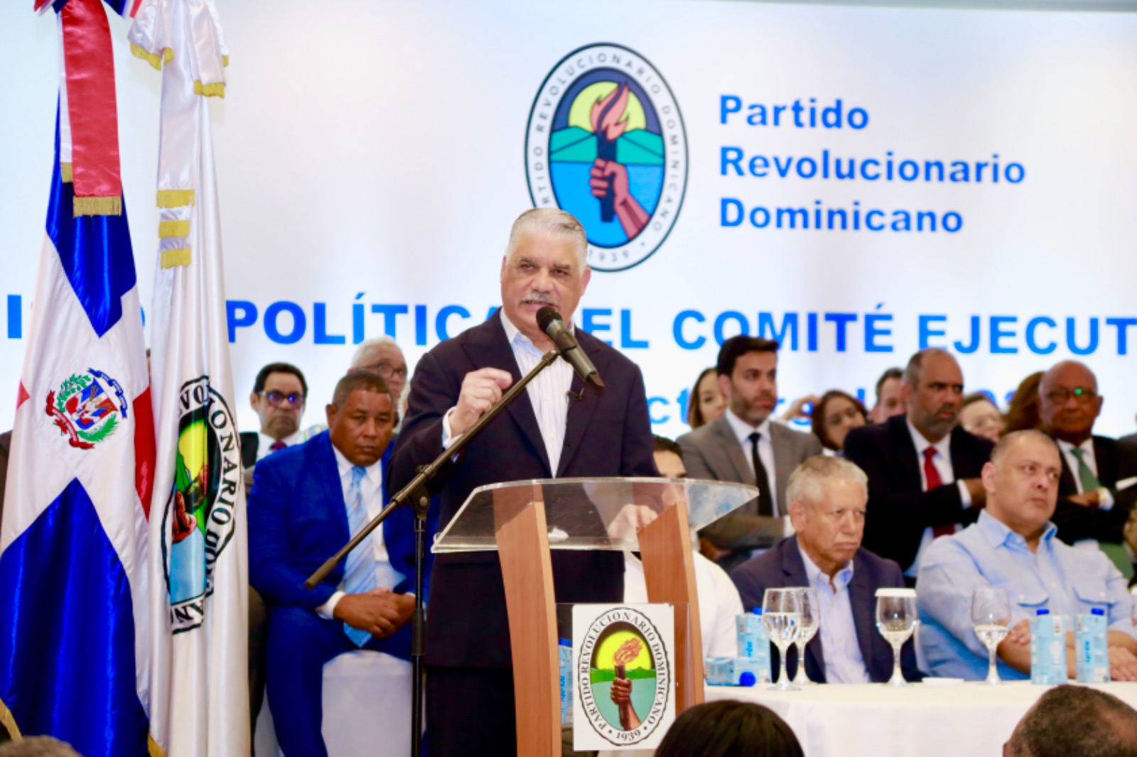 PRD elige a Miguel Vargas como candidato presidencial y convoca Convención Nacional