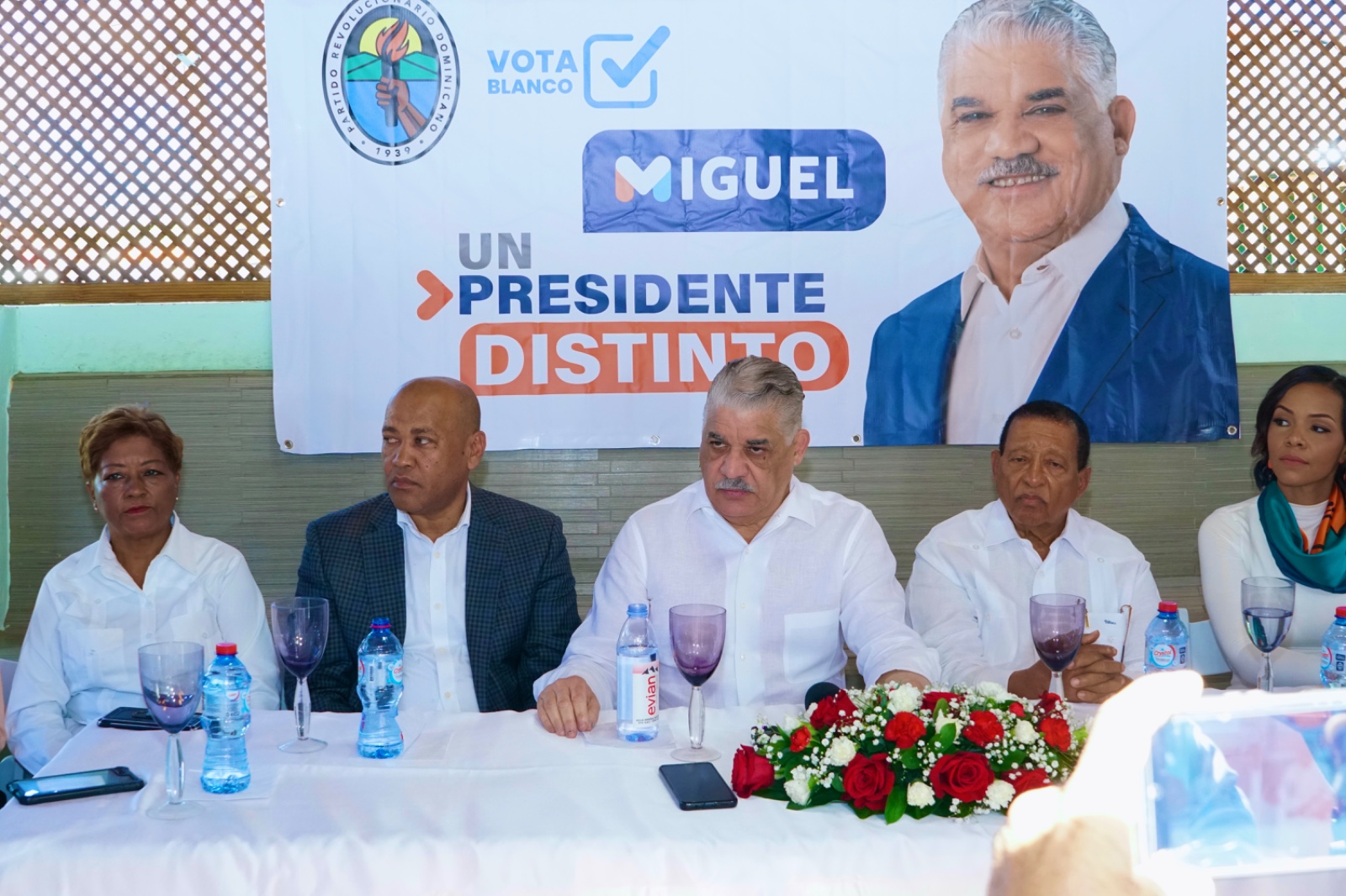 Miguel Vargas se identifica con mensaje de la iglesia en Día de Duarte