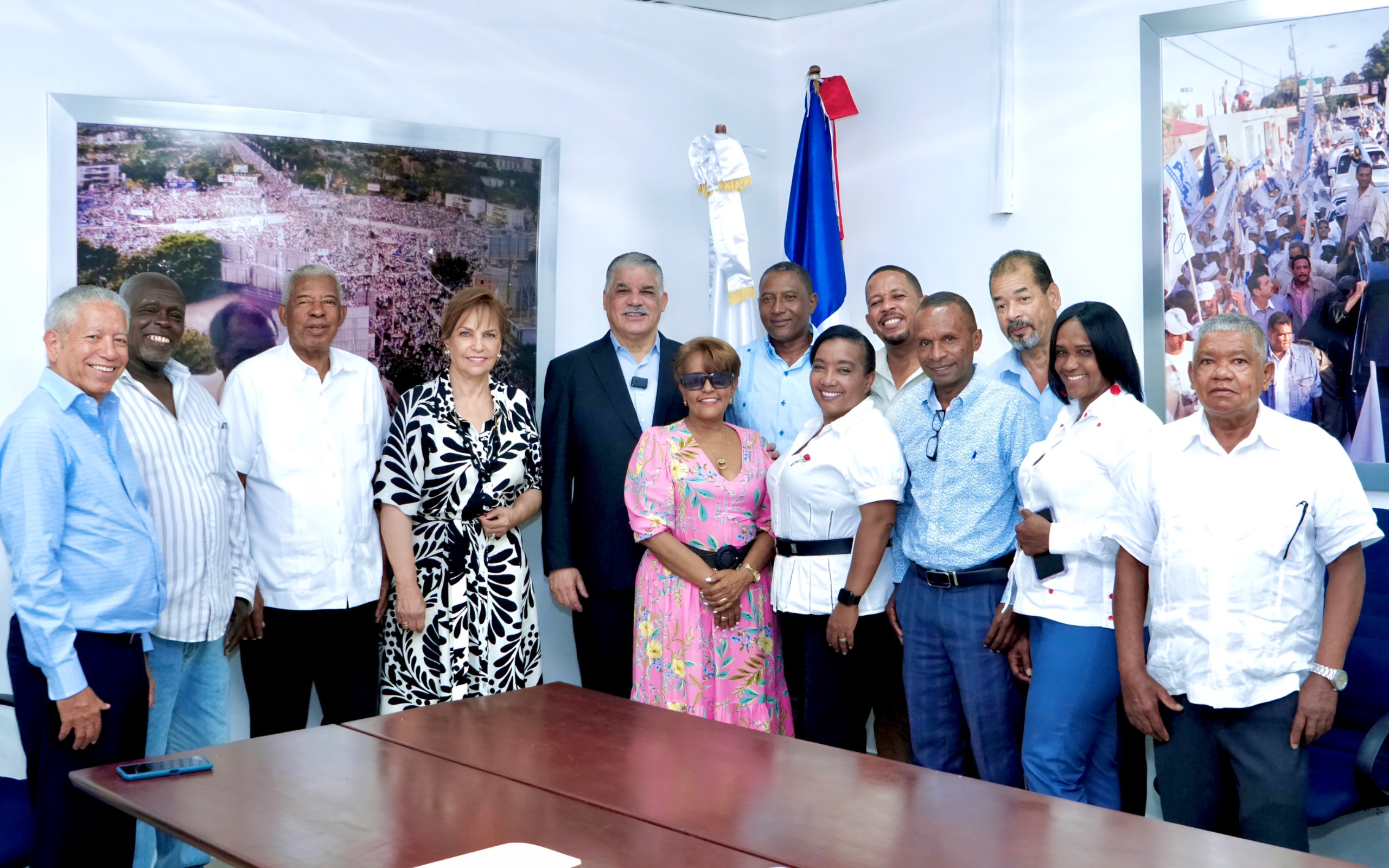Miguel Vargas encabeza reunión con dirigentes de Monte Plata en el marco del proceso de reorganización del PRD