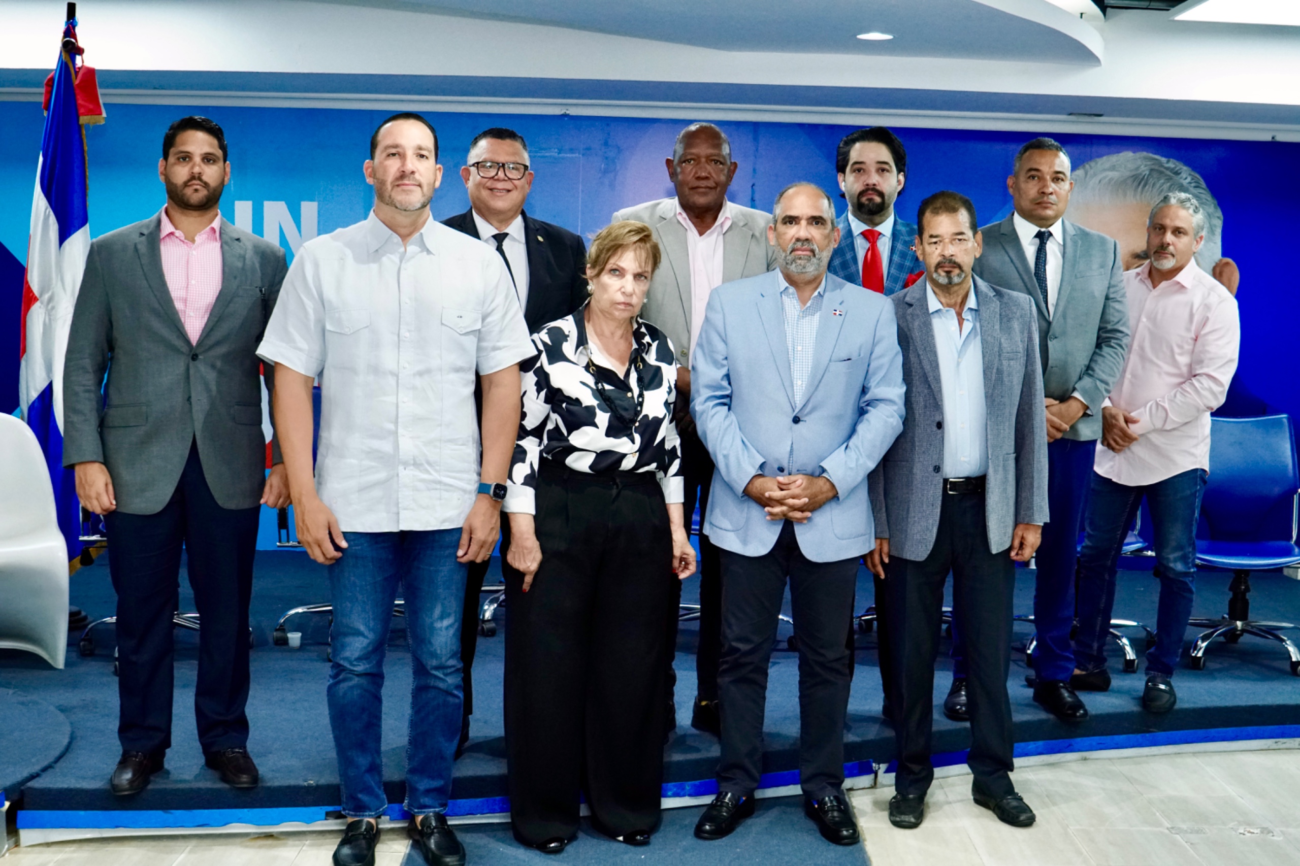 PRD denuncia concentración de recursos y falta de transparencia en el Fideicomiso DO Sostenible  Las empresas Clipen Global Business, SRL y Relleno Sanitario Vermont SRL han recibido el 80 % del dinero desembolsado por el fideicomiso