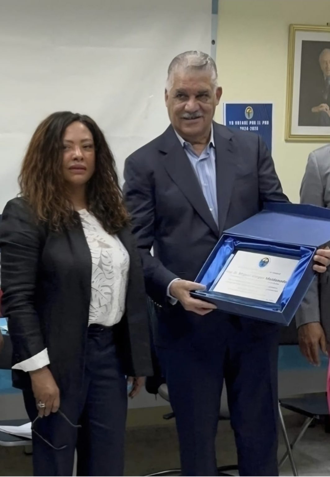 Reconocen en España labor de Miguel Vargas en el PRD
